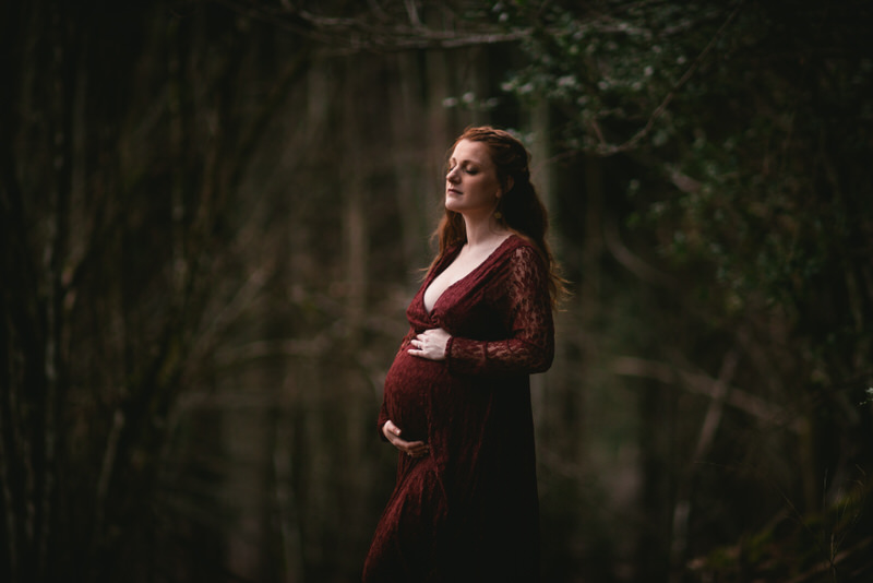 Séance photo de grossesse à Manosque, portrait de maternité en lumière naturelle