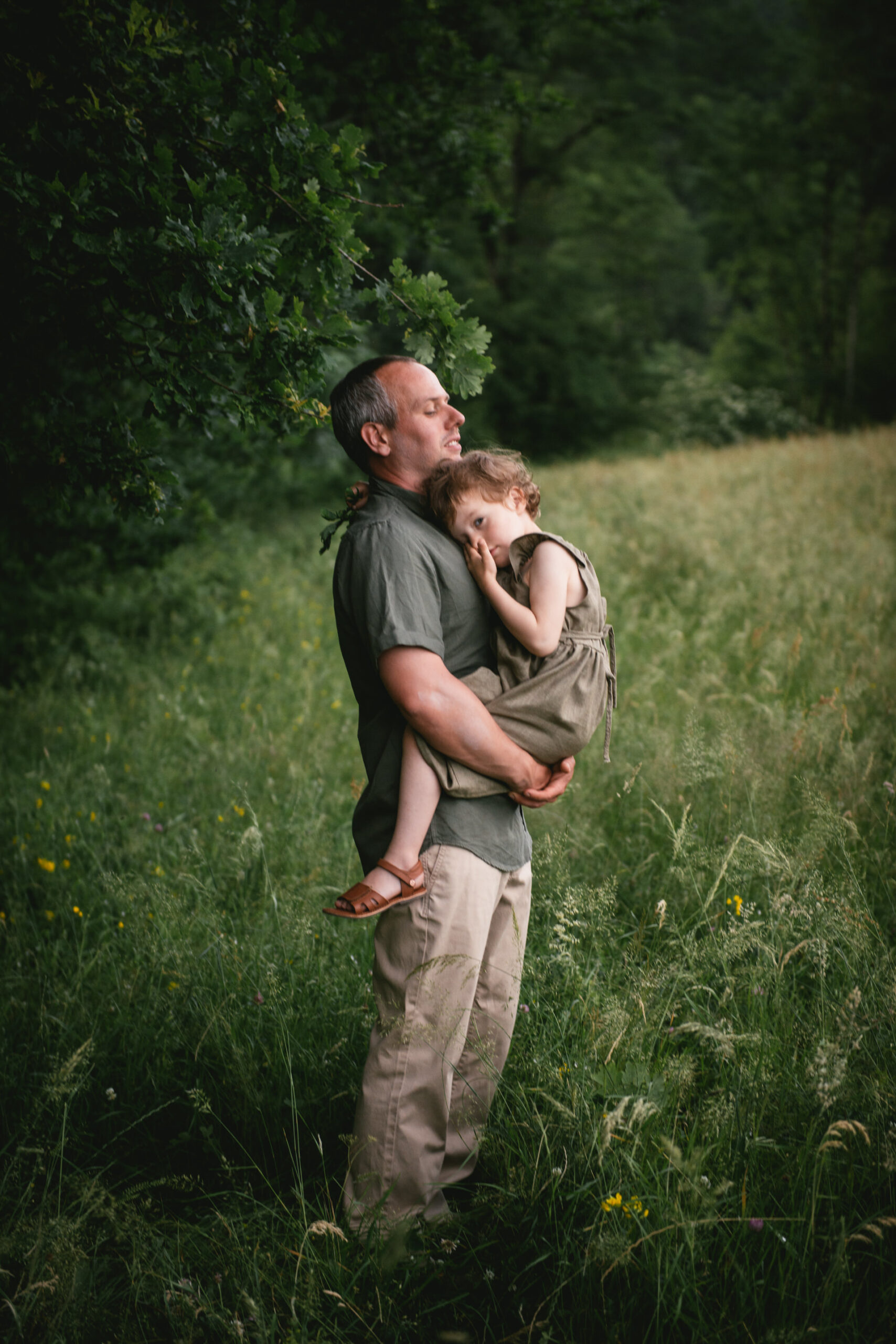 Photographe de famille à Forcalquier, ambiance de fin de journée