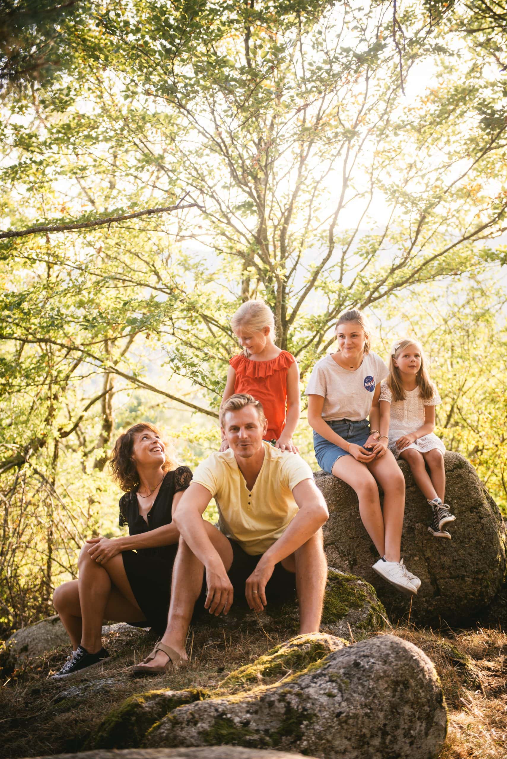 Séance photo famille au crépuscule à Château-Arnoux-Saint-Auban