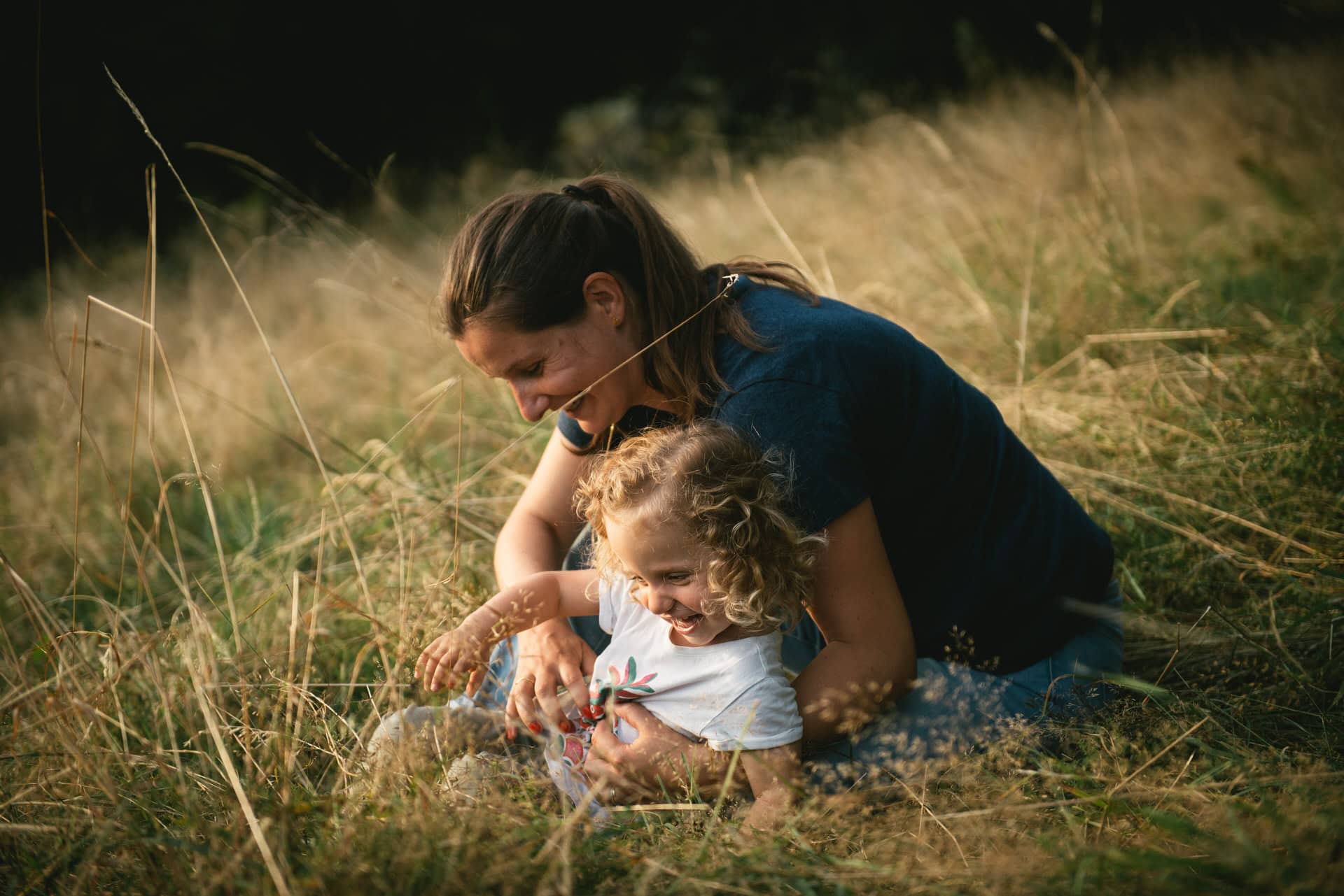 Portrait de bébé en lumière naturelle, photographe famille à Aix